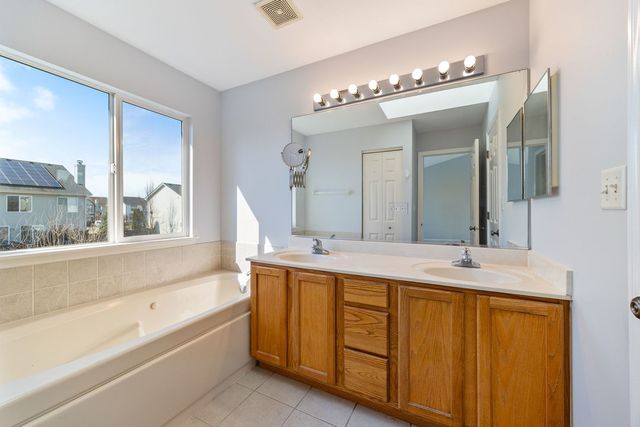 579 W CALDWELL Drive, Round Lake, IL 60073