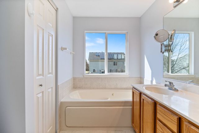 579 W CALDWELL Drive, Round Lake, IL 60073