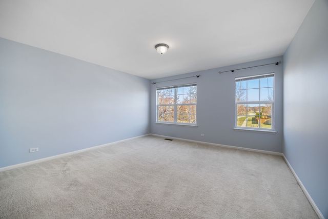 579 W CALDWELL Drive, Round Lake, IL 60073