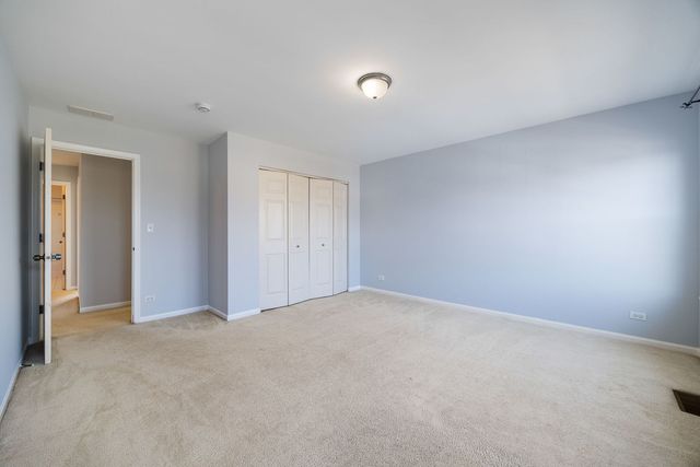 579 W CALDWELL Drive, Round Lake, IL 60073