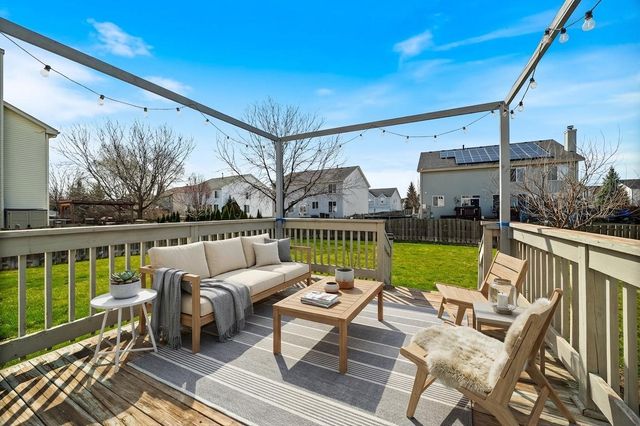 579 W CALDWELL Drive, Round Lake, IL 60073