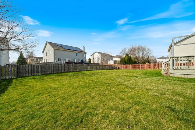 579 W CALDWELL Drive, Round Lake, IL 60073