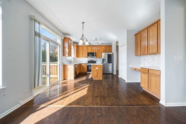 579 W CALDWELL Drive, Round Lake, IL 60073