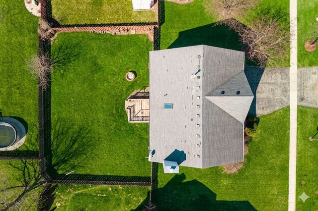 579 W CALDWELL Drive, Round Lake, IL 60073