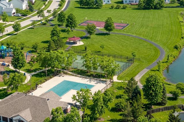 579 W CALDWELL Drive, Round Lake, IL 60073