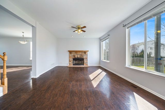 579 W CALDWELL Drive, Round Lake, IL 60073