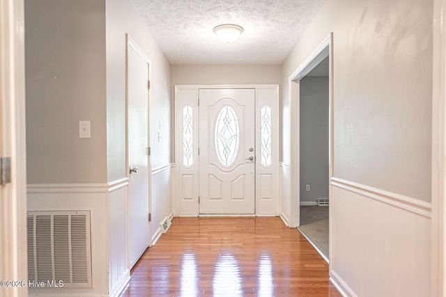 300 Midlothian Drive, Southern Pines, NC 28387