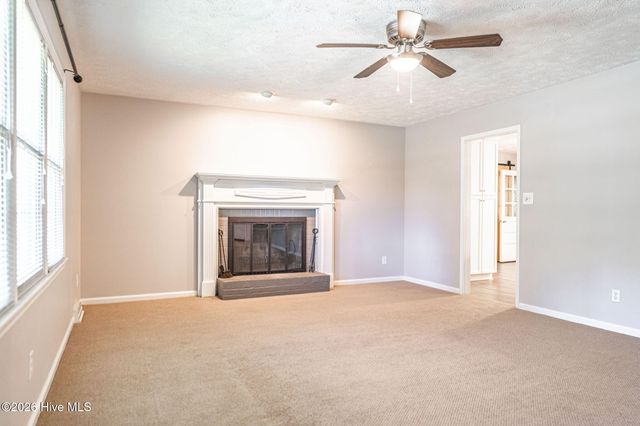 300 Midlothian Drive, Southern Pines, NC 28387