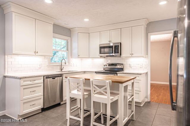 300 Midlothian Drive, Southern Pines, NC 28387