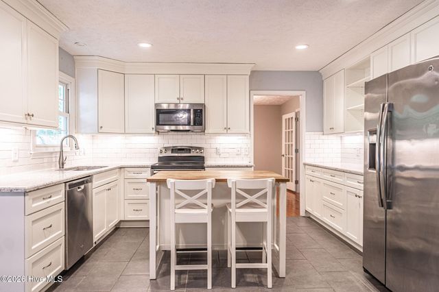 300 Midlothian Drive, Southern Pines, NC 28387