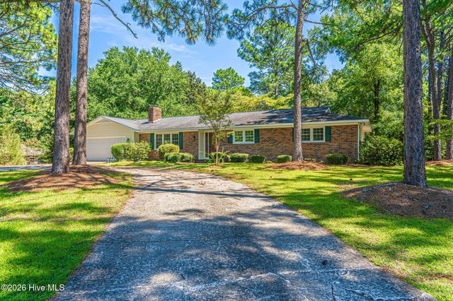 300 Midlothian Drive, Southern Pines, NC 28387