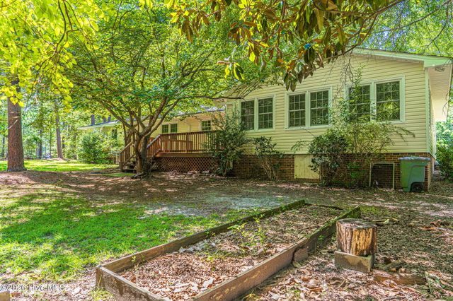 300 Midlothian Drive, Southern Pines, NC 28387