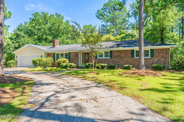 300 Midlothian Drive, Southern Pines, NC 28387