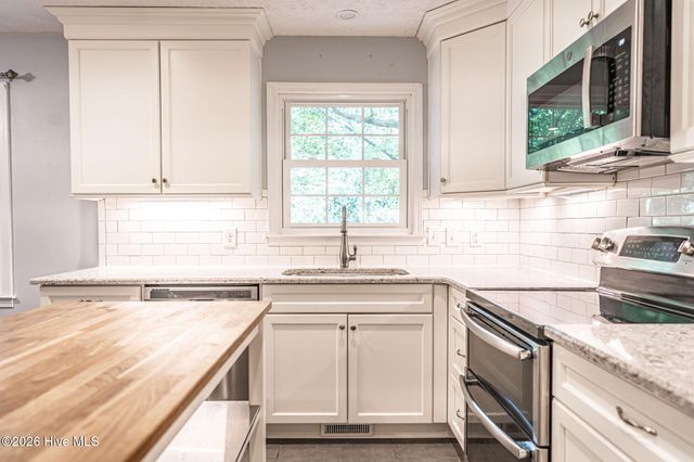 300 Midlothian Drive, Southern Pines, NC 28387