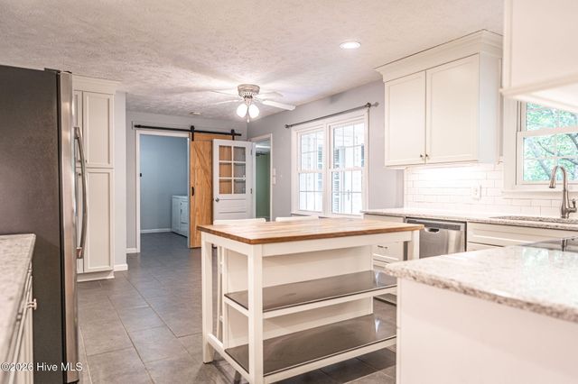 300 Midlothian Drive, Southern Pines, NC 28387