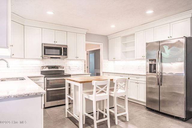 300 Midlothian Drive, Southern Pines, NC 28387