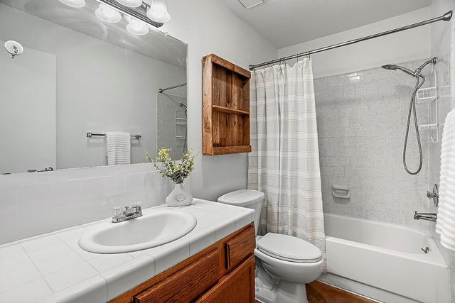 102 Rocky Creek RD, Dripping Springs, TX 78620