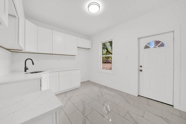 11921 S Wentworth Avenue, Chicago, IL 60628