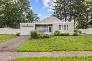 24 Manor Circle, East Hartford, CT 06118