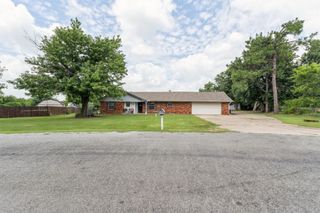 15325 ARROWHEAD Drive, Yukon, OK 73099