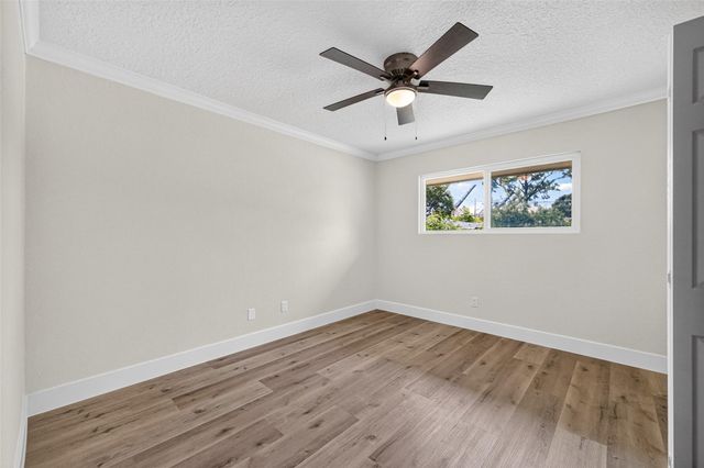 218 Bay Colony Circle, La Porte, TX 77571