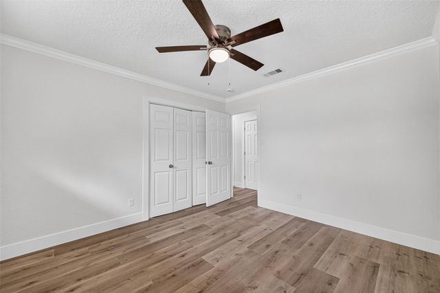 218 Bay Colony Circle, La Porte, TX 77571