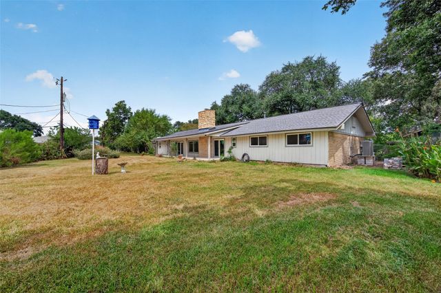 218 Bay Colony Circle, La Porte, TX 77571