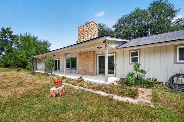 218 Bay Colony Circle, La Porte, TX 77571
