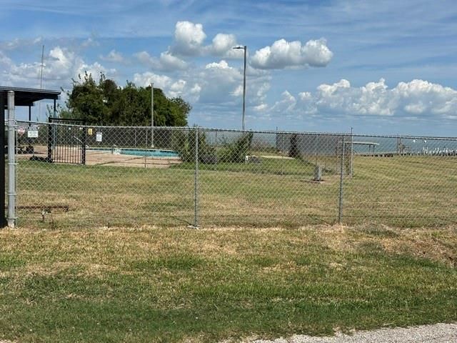 218 Bay Colony Circle, La Porte, TX 77571