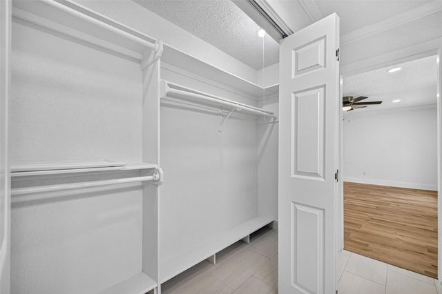 218 Bay Colony Circle, La Porte, TX 77571