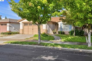 2336 Shadow Berry Dr, Manteca, CA 95336