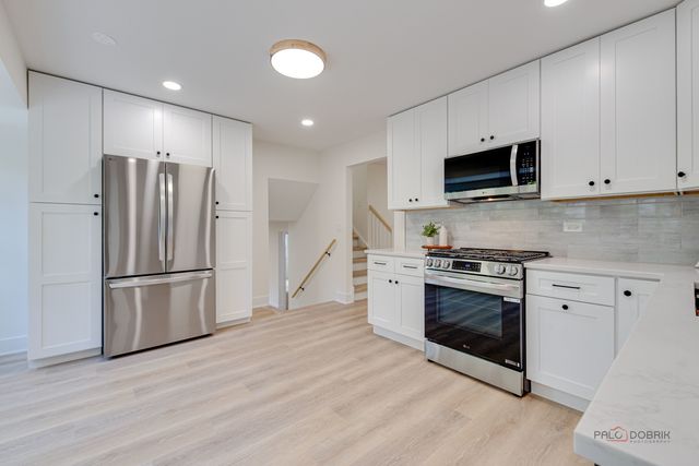 3023 N Windsor Drive, Arlington Heights, IL 60004