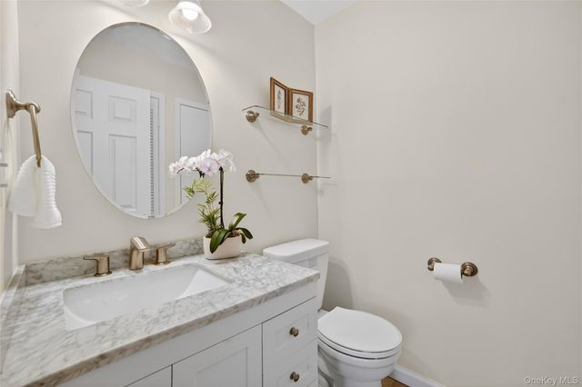 18 Granada Crescent 14, White Plains, NY 10603