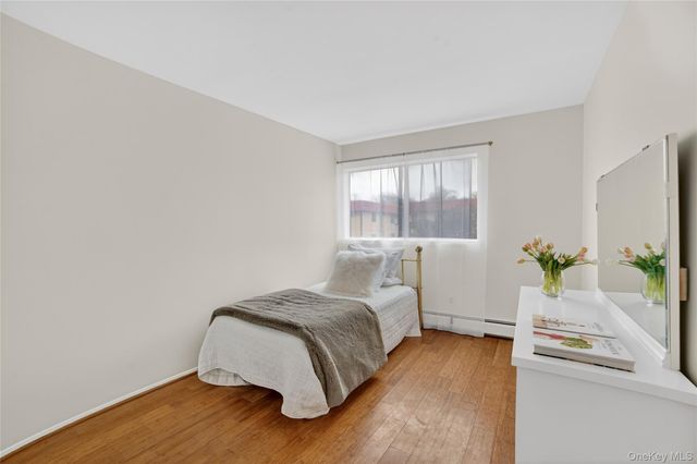 18 Granada Crescent 14, White Plains, NY 10603