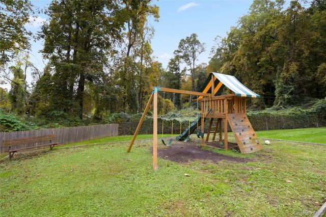 18 Granada Crescent 14, White Plains, NY 10603