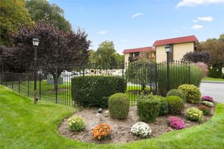 18 Granada Crescent 14, White Plains, NY 10603