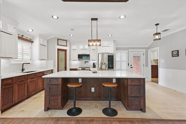 602 Hearthstone Drive, Lancaster, TX 75146