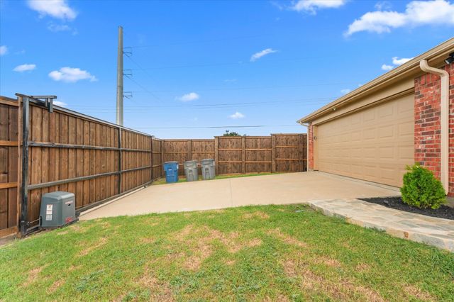602 Hearthstone Drive, Lancaster, TX 75146