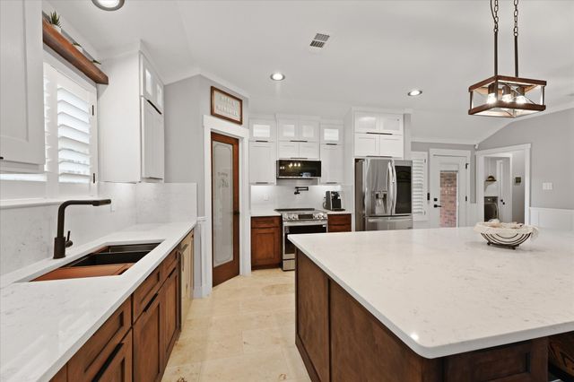 602 Hearthstone Drive, Lancaster, TX 75146