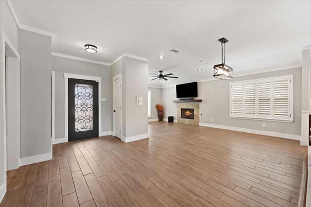 602 Hearthstone Drive, Lancaster, TX 75146