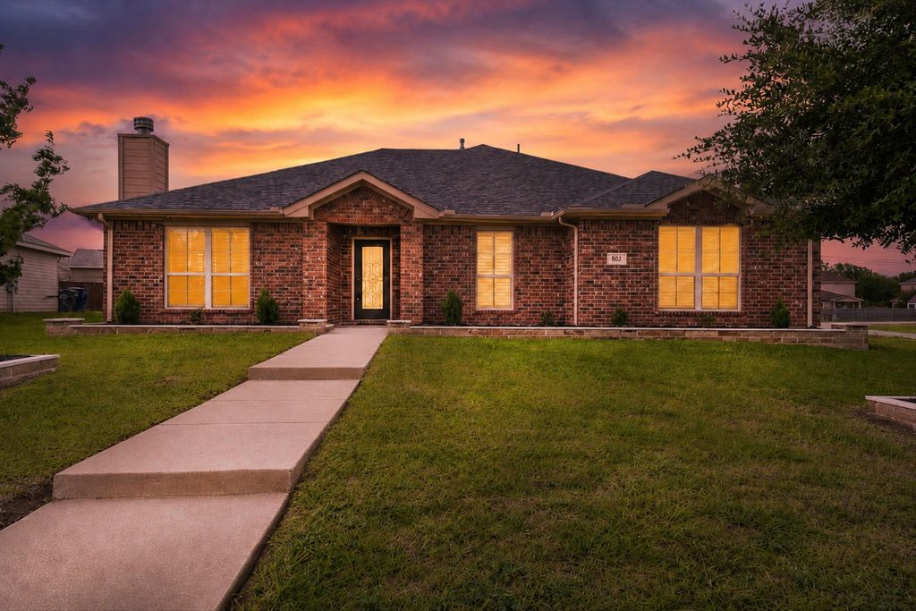 602 Hearthstone Drive, Lancaster, TX 75146