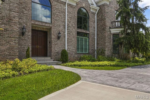 14 Ballantrae Court, Frontenac, MO 63131