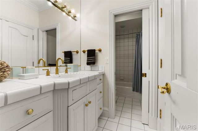 14 Ballantrae Court, Frontenac, MO 63131