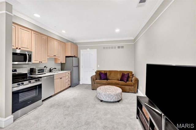 14 Ballantrae Court, Frontenac, MO 63131