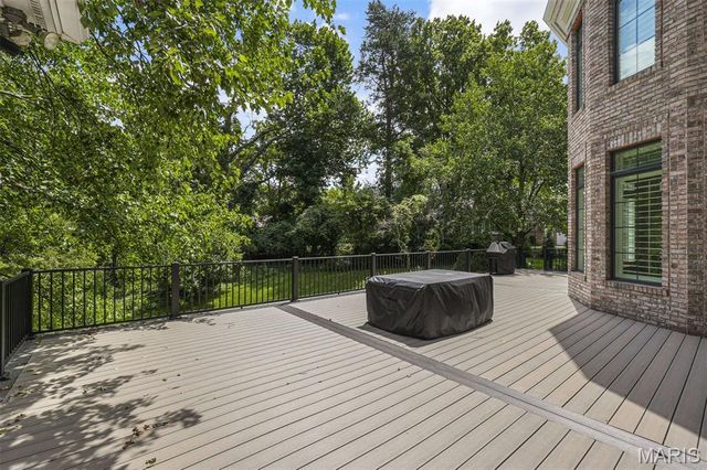 14 Ballantrae Court, Frontenac, MO 63131