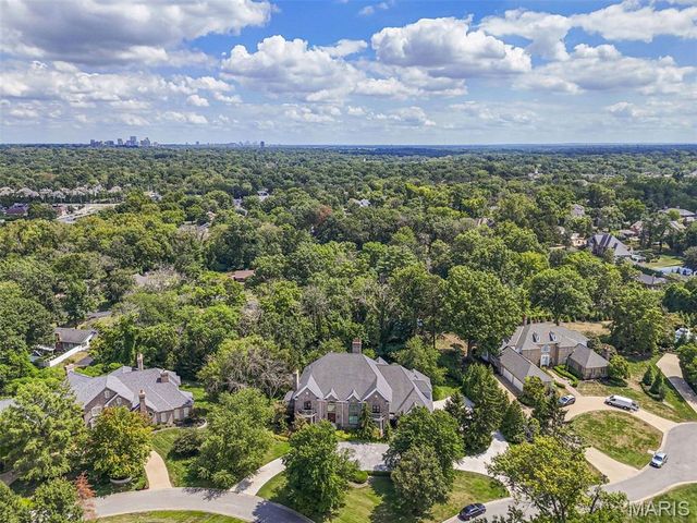 14 Ballantrae Court, Frontenac, MO 63131