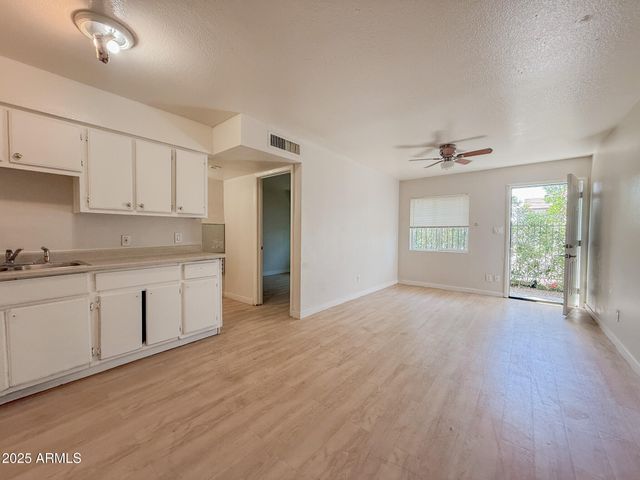 1703 W MOUNTAIN VIEW Road 11, Phoenix, AZ 85021