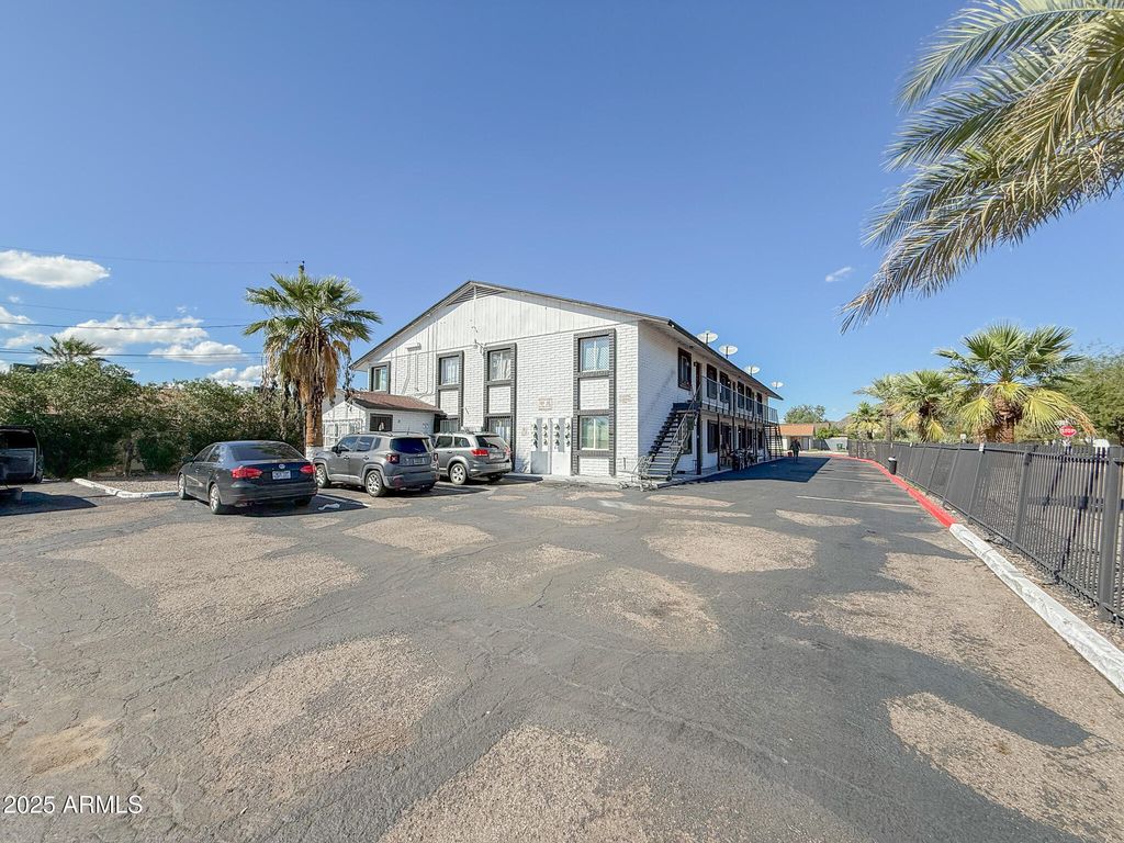 1703 W MOUNTAIN VIEW Road 11, Phoenix, AZ 85021