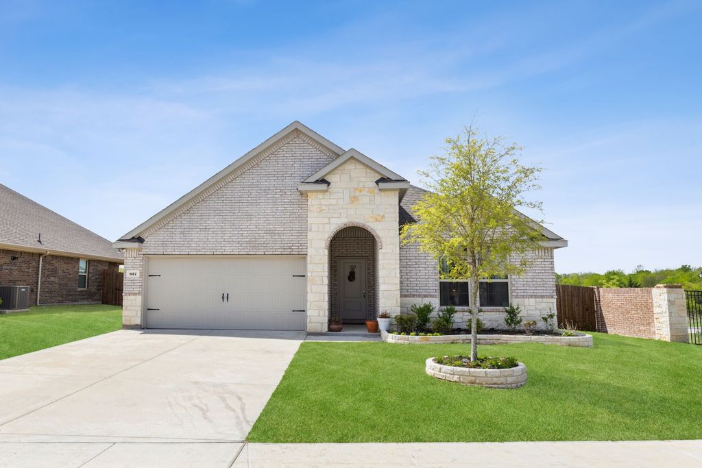627 Royal Pine Drive, Fate, TX 75087
