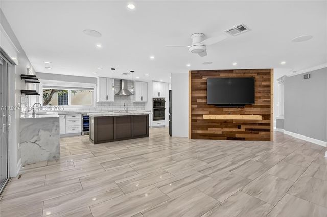 1911 NW 169th Ave, Pembroke Pines, FL 33028